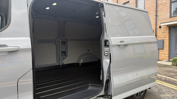 Ford Transit Custom 280 L2 Diesel Fwd 2.0 EcoBlue 136ps H1 Van Limited - Image 5